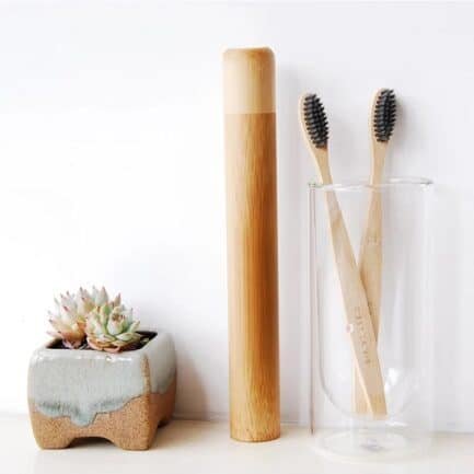 Estuche cilíndrico de bambú para transportar cepillo de dientes y bombillas